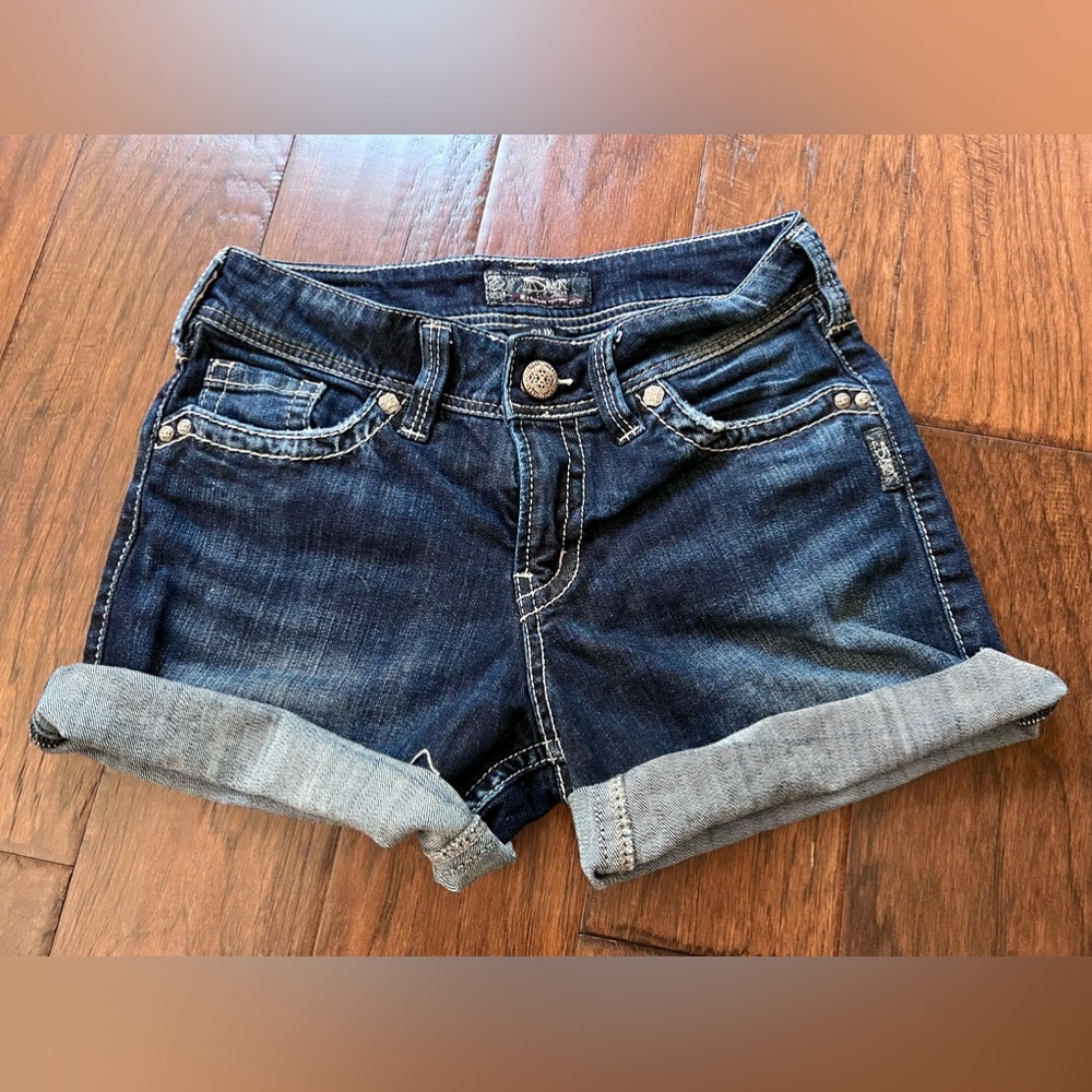 Women’s Silver Jeans shorts in excellent condition.